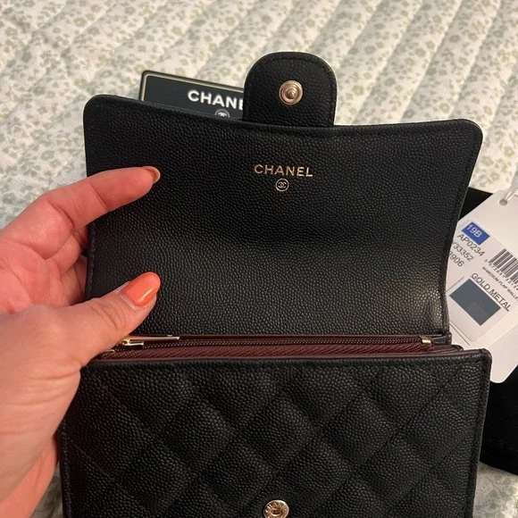 CHANEL Caviar Quilted Medium Flap Wallet - Picture 3 of 6